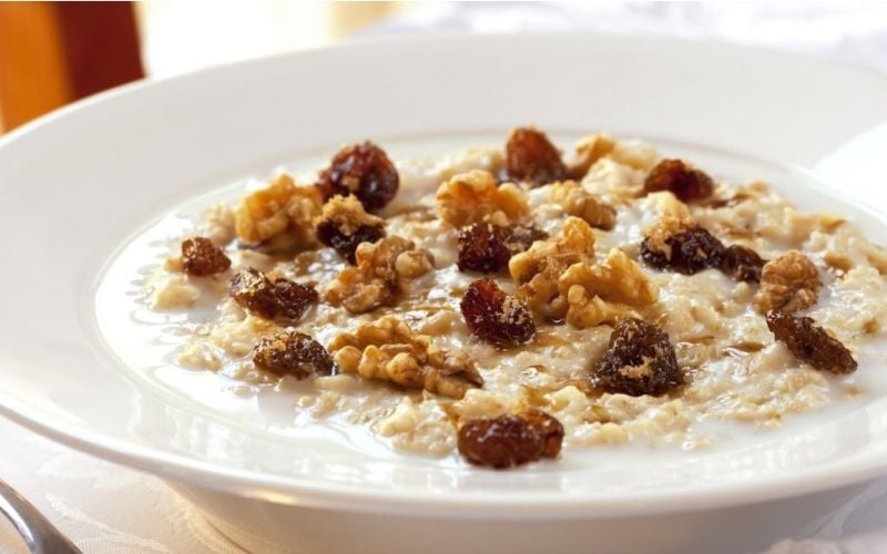 Yến mạch buổi sáng giúp no lâu và kiểm soát cơn đói hiệu quả 